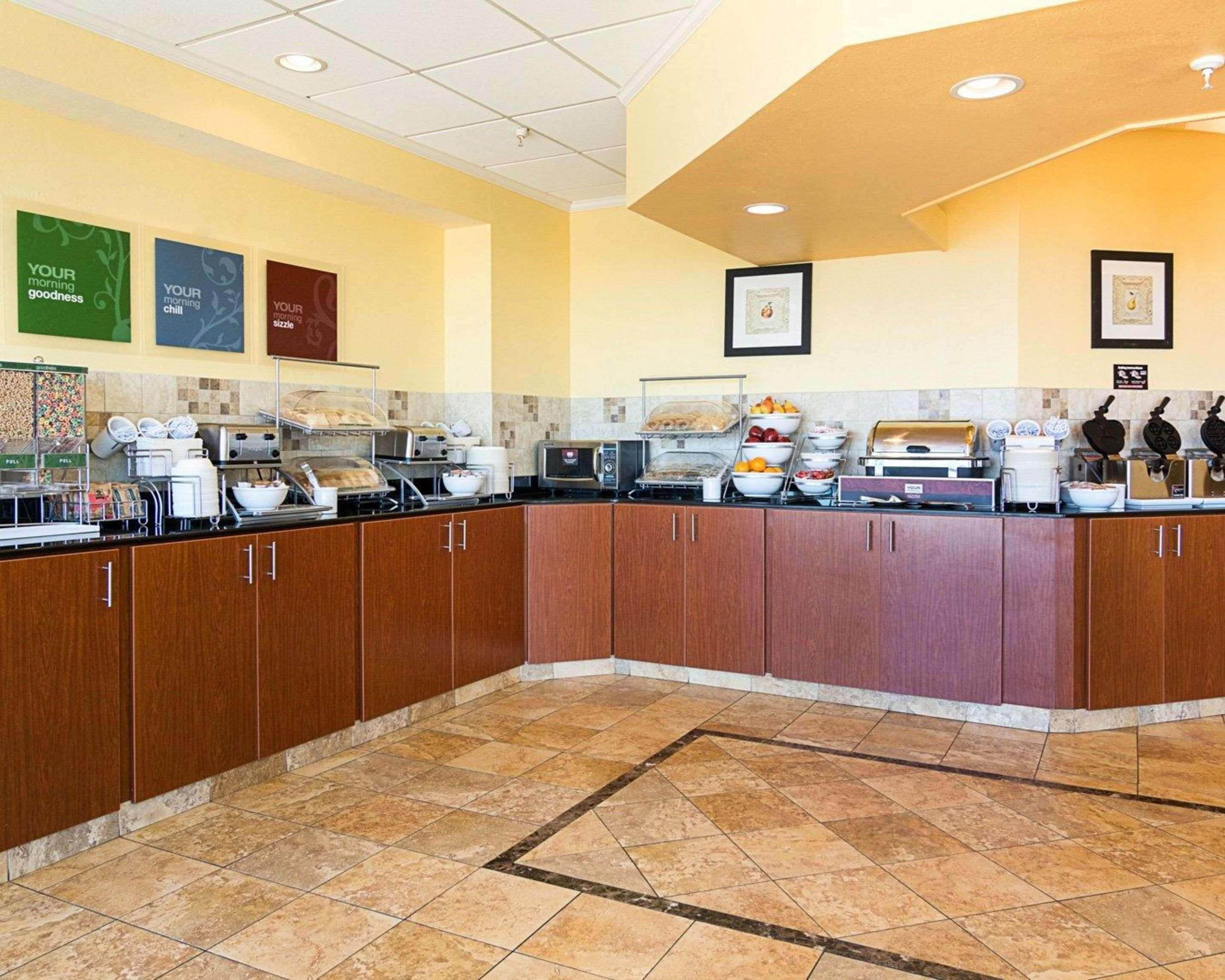 Comfort Suites Beachfront Virginia Beach Exterior photo