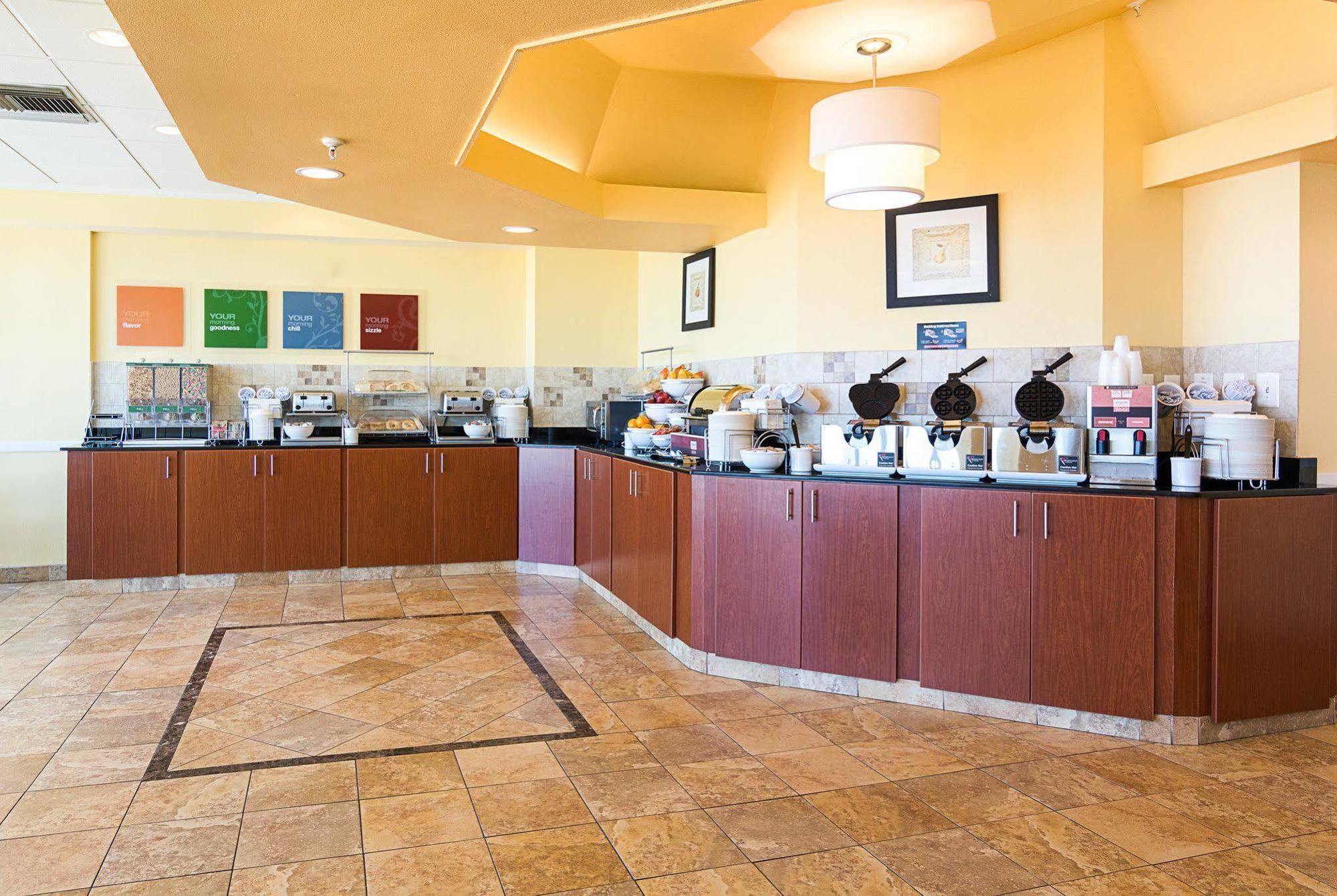 Comfort Suites Beachfront Virginia Beach Exterior photo
