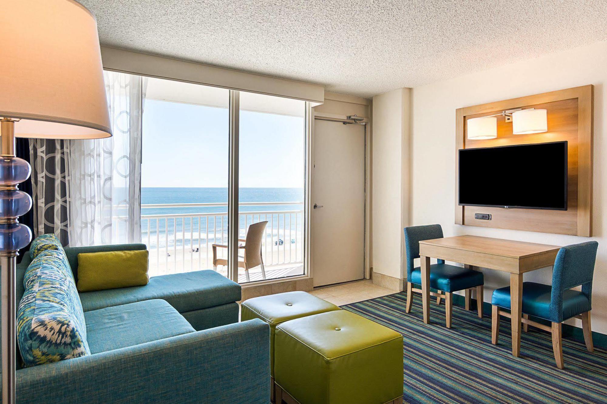 Comfort Suites Beachfront Virginia Beach Exterior photo